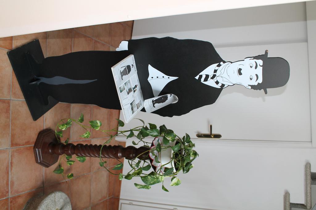 לינה וארוחת בוקר Tamara Charlie Chaplin מראה חיצוני תמונה